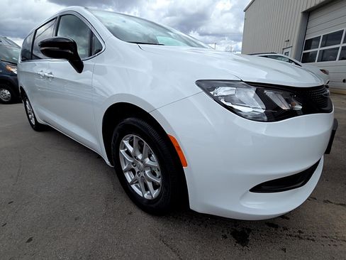 New 2026 Chrysler Voyager LX image 3