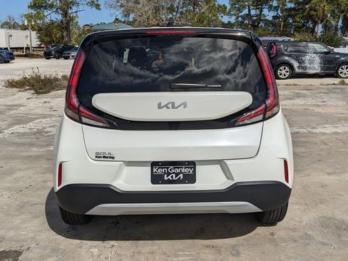 Certified 2025 Kia Soul LX image 8