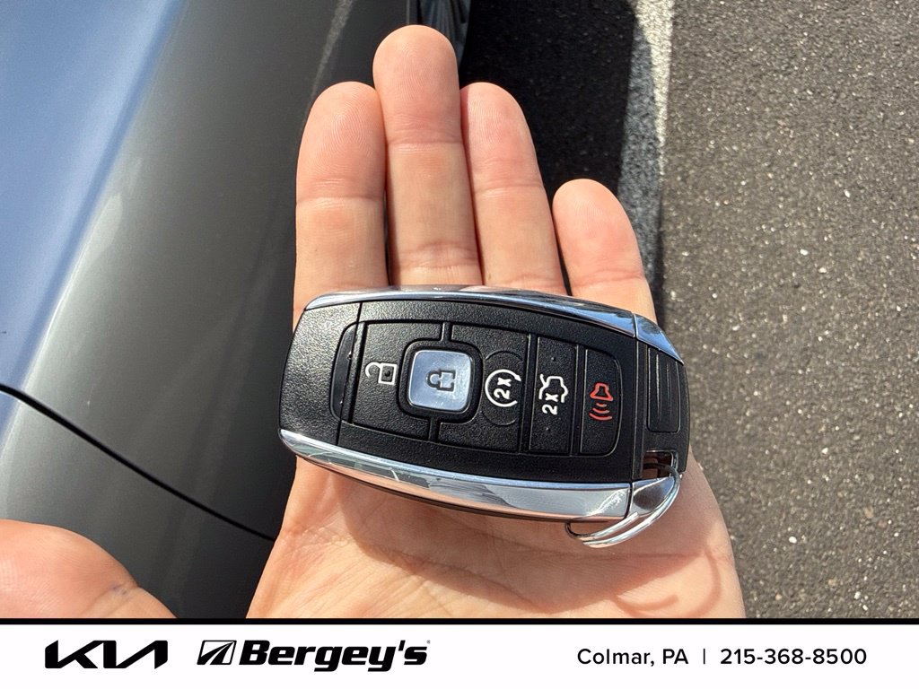 Used 2017 Lincoln MKZ Reserve w/ Technology Package AWD/4WD image 9