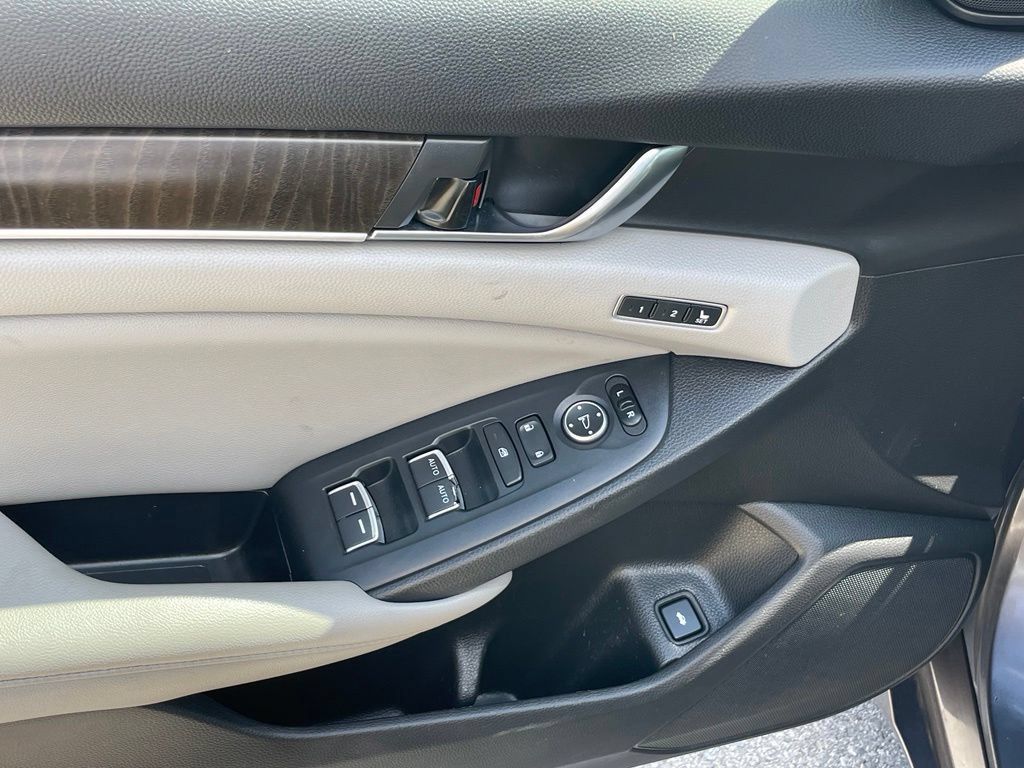 Used 2020 Honda Accord EX-L image 11