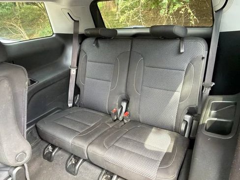 Used 2023 GMC Acadia SLE w/ Driver Convenience Package FWD image 22