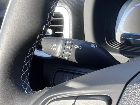 New 2025 Hyundai Venue Limited image 26