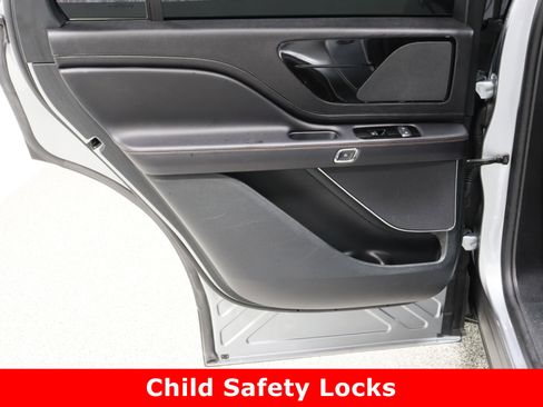 Used 2024 Lincoln Aviator 2WD w/ Premium Package image 29