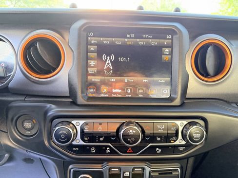 Used 2021 Jeep Gladiator Mojave AWD/4WD image 15