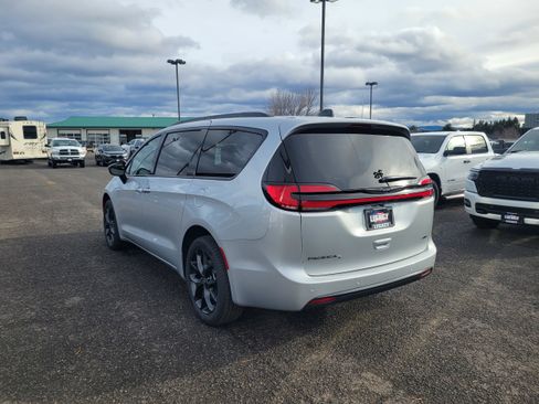 New 2026 Chrysler Pacifica Select w/ S Appearance Package AWD/4WD image 13