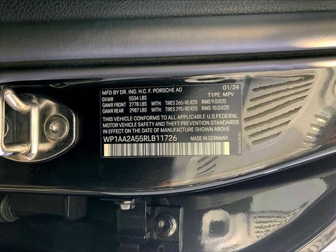 Certified 2024 Porsche Macan image 36