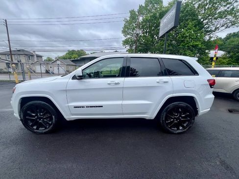 Used 2018 Jeep Grand Cherokee Altitude AWD/4WD image 3