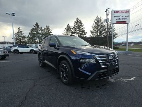 Certified 2025 Nissan Rogue SV w/ SV Premium Package image 3