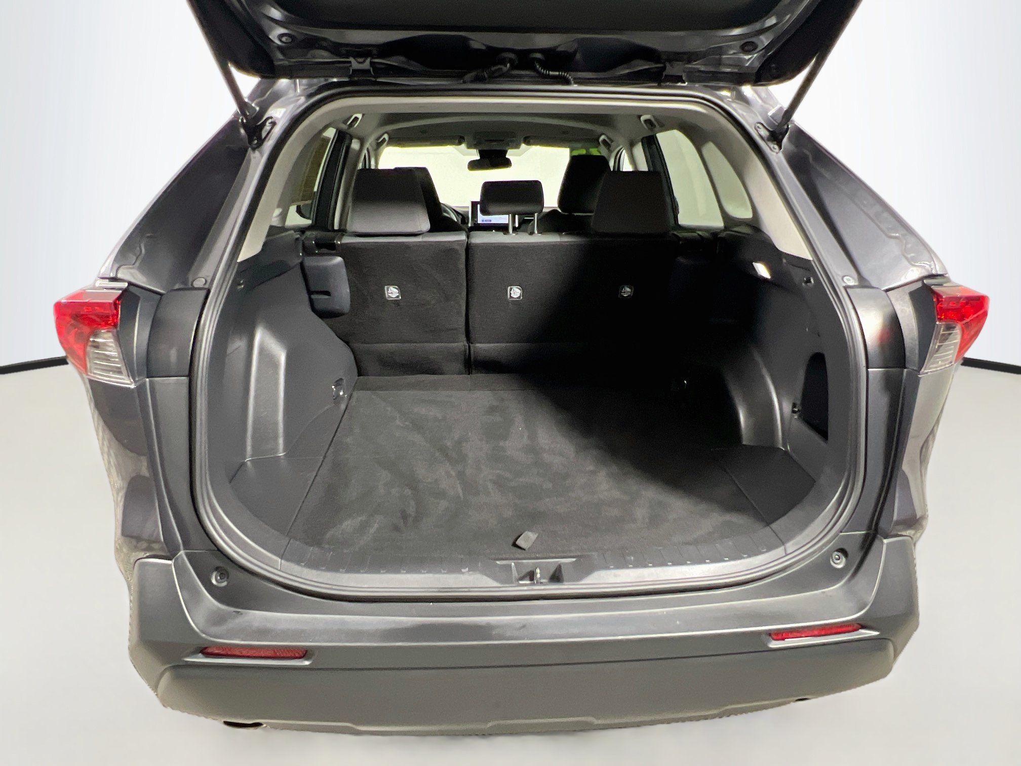 Used 2025 Toyota RAV4 XLE FWD image 34