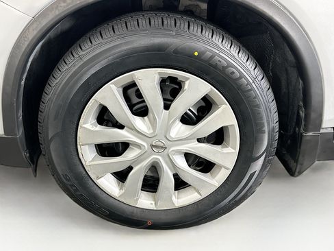 Used 2018 Nissan Rogue S FWD image 11