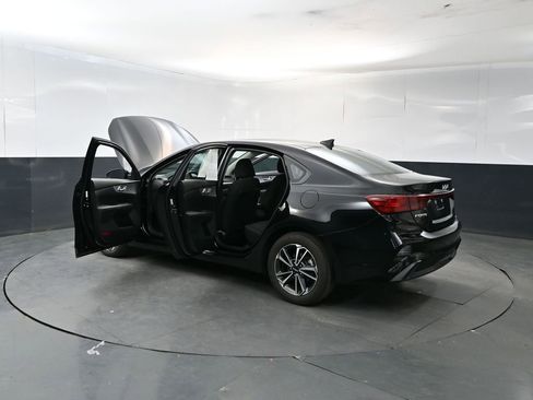 Used 2023 Kia Forte LXS FWD image 28