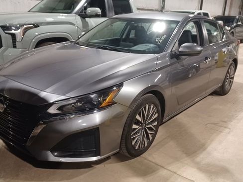 Used 2023 Nissan Altima 2.5 SV image 1
