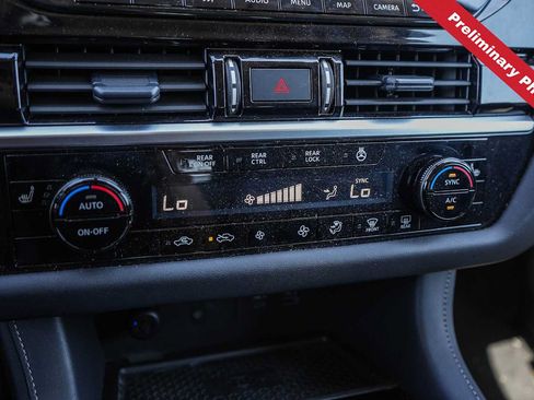 Used 2025 Nissan Pathfinder SL w/ Black Appearance Package FWD image 17
