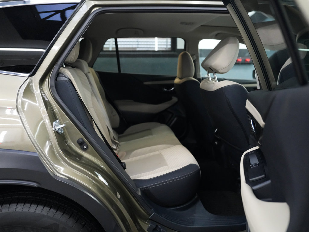 Used 2024 Subaru Outback Premium AWD/4WD image 32
