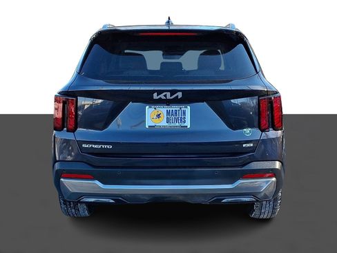 Certified 2025 Kia Sorento S image 5