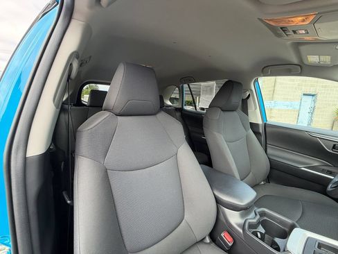 Used 2020 Toyota RAV4 LE w/ All Weather Liner Package AWD/4WD image 28