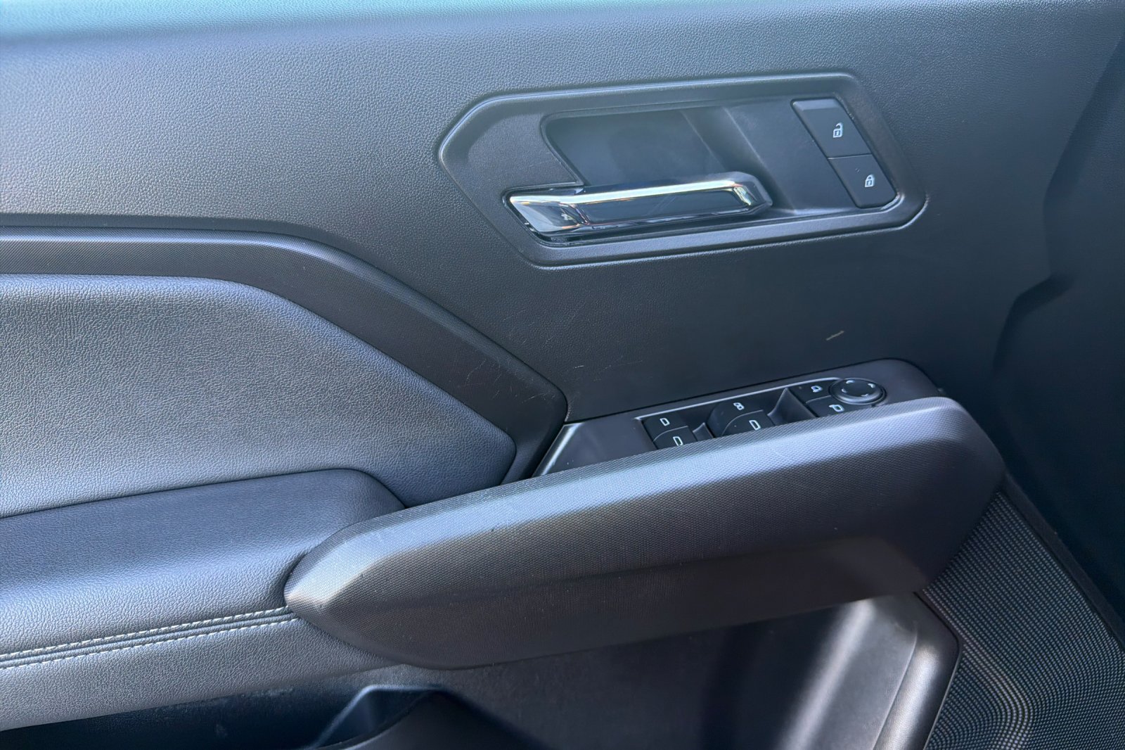 Used 2025 GMC Canyon Elevation w/ Convenience Package RWD image 8