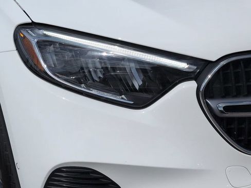 Used 2026 Mercedes-Benz GLC 300 4MATIC image 10