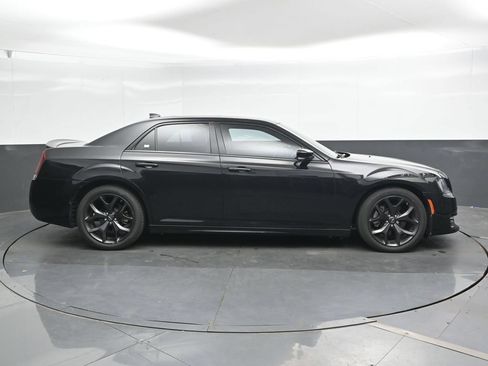 Used 2022 Chrysler 300 S RWD image 4