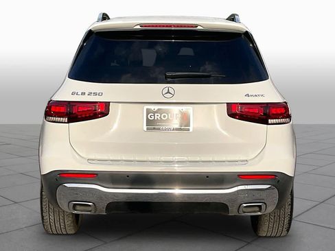 Used 2023 Mercedes-Benz GLB 250 4MATIC image 5