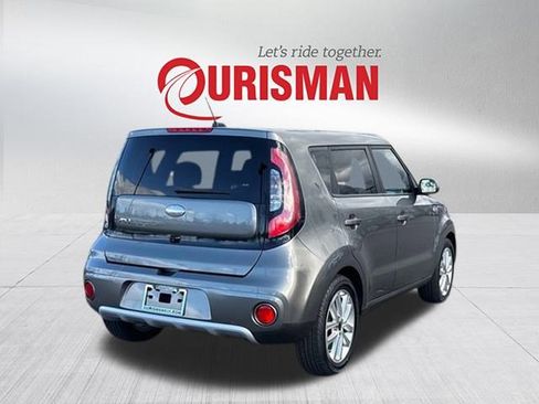 Used 2017 Kia Soul + image 2