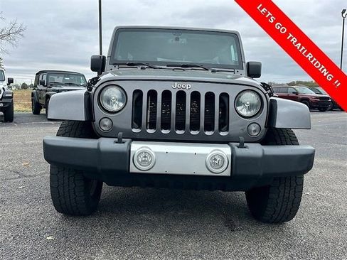 Used 2014 Jeep Wrangler Unlimited Sahara image 2
