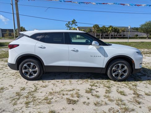 Used 2023 Chevrolet Blazer LT FWD image 3
