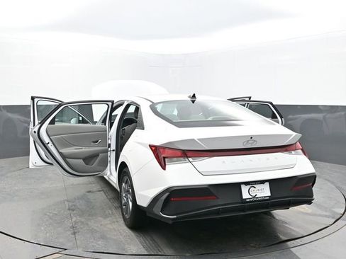 Used 2024 Hyundai Elantra SEL image 63