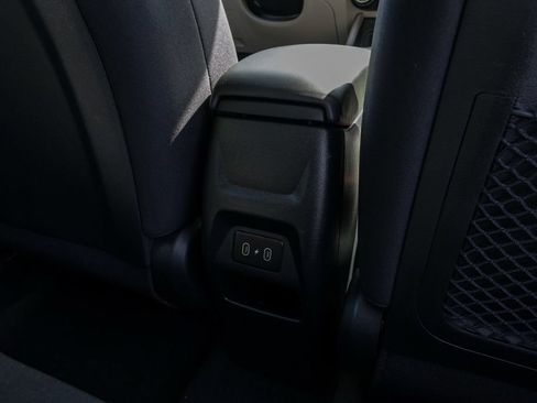 Used 2025 Hyundai Venue SEL FWD image 25