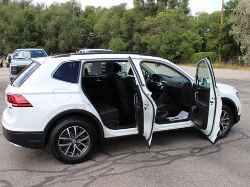 Used 2019 Volkswagen Tiguan SE w/ Panoramic Sunroof Package AWD/4WD image 17