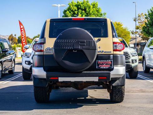 Used 2012 Toyota FJ Cruiser 4WD w/ Convenience Pkg image 12