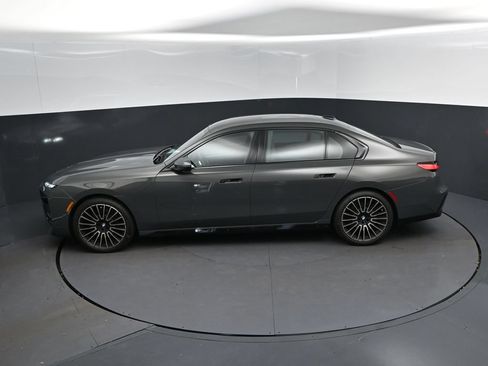 Certified 2026 BMW 740i w/ Executive Package RWD image 32