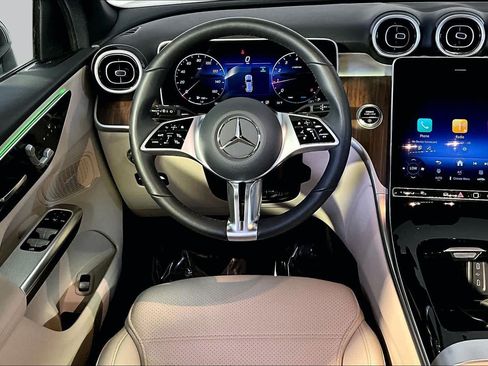 Used 2026 Mercedes-Benz GLC 300 4MATIC image 6