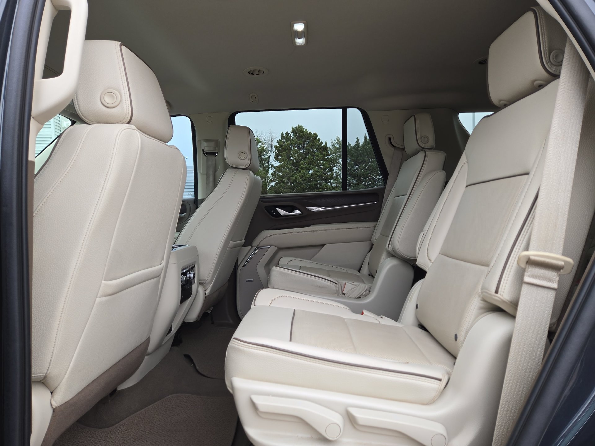 Used 2022 GMC Yukon Denali RWD image 13