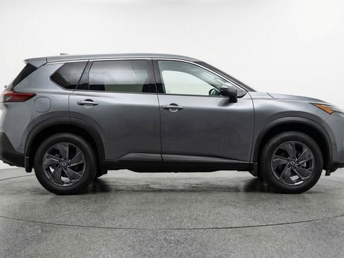Used 2025 Nissan Rogue SV image 11