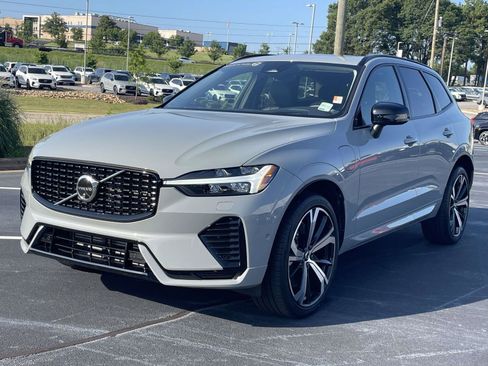 Certified 2025 Volvo XC60 T8 Ultra w/ Protection Package Premier AWD/4WD image 3