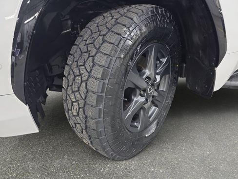 Used 2025 Lexus LX 700h Overtrail w/ Accessory Package (Z1) AWD/4WD image 31