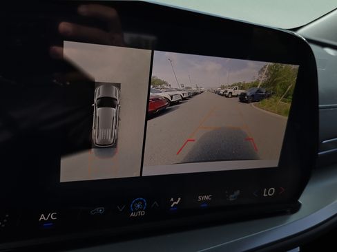 New 2026 Chevrolet Traverse LT w/ Midnight/Sport Edition FWD image 19