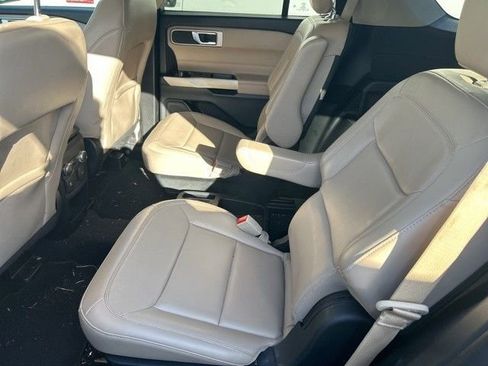 Used 2021 Ford Explorer XLT w/ Equipment Group 202A image 11