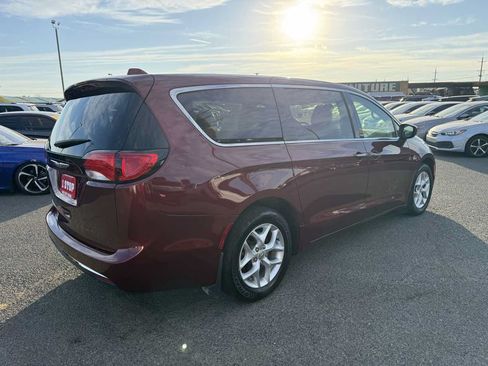 Used 2017 Chrysler Pacifica Touring Plus w/ Tire & Wheel Group FWD image 6