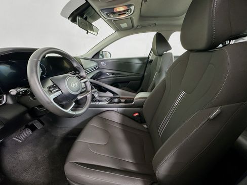 Used 2025 Hyundai Elantra SEL image 13