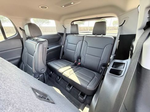 Used 2023 GMC Acadia AT4 w/ Technology Package AWD/4WD image 17
