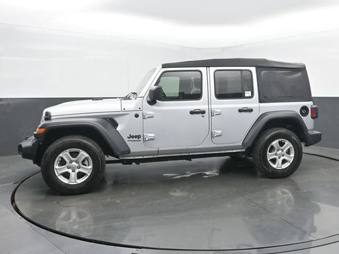 Used 2022 Jeep Wrangler Unlimited Sport AWD/4WD image 2