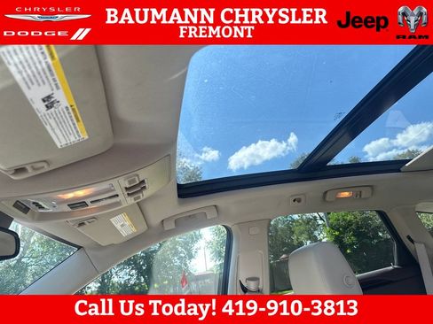 Used 2015 Cadillac SRX Luxury w/ Driver Awareness Package FWD image 17