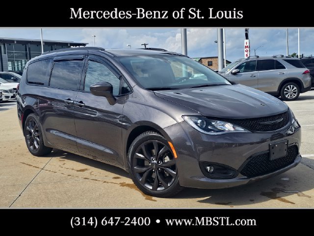 Used 2018 Chrysler Pacifica Touring-L Plus FWD image 1