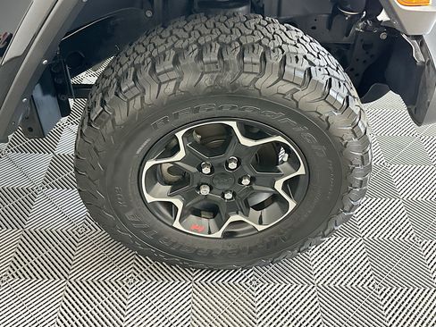 Used 2023 Jeep Wrangler Unlimited Rubicon AWD/4WD image 11