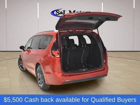 New 2026 Chrysler Pacifica Select w/ S Appearance Package FWD image 35