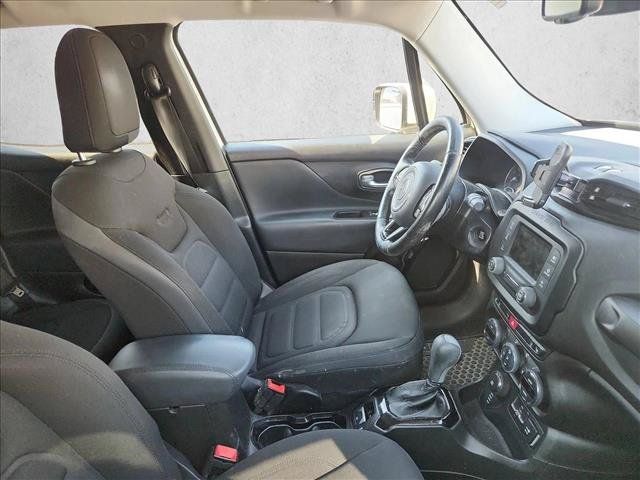 Used 2017 Jeep Renegade Altitude w/ Advanced Technology Group AWD/4WD image 6