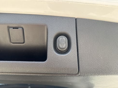 Used 2019 Chevrolet Tahoe Premier AWD/4WD image 19