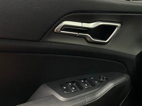 Used 2025 Kia Sportage LX image 19